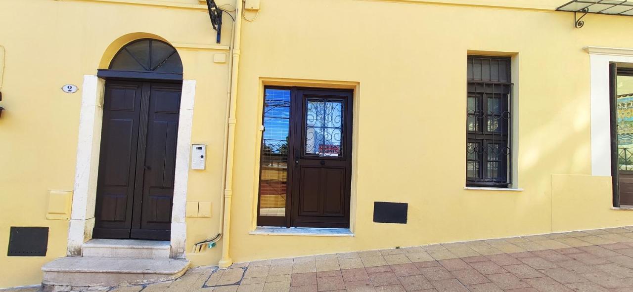 Joli studio mezzanine, à 2 pas de la plage Mentone Esterno foto